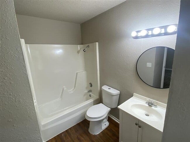 Building Photo - Very Large 2/2.5 Townhome with covered par...