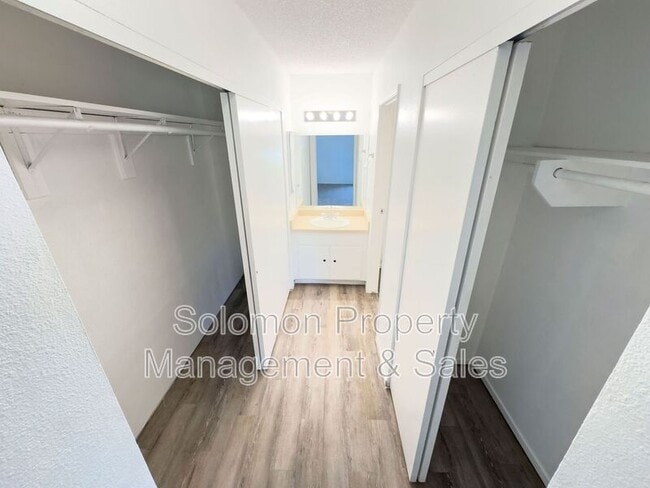 Building Photo - 529 Sandalwood Pl