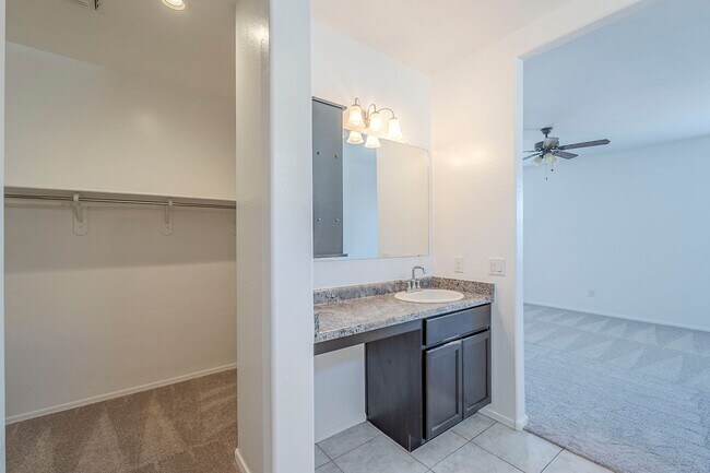 Building Photo - Gorgeous 4 Bed / 2 Bath Home – Move-In Rea...