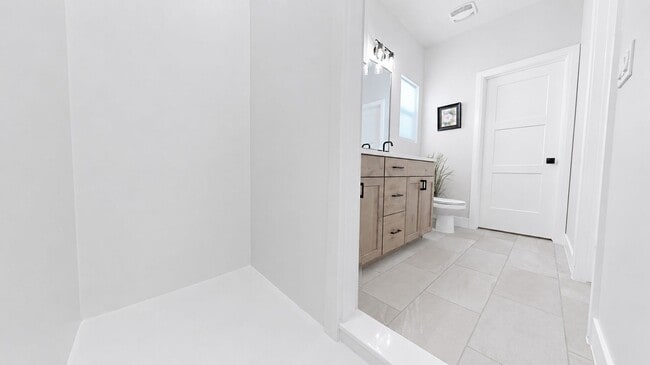 Building Photo - 4 Bedroom Home with 3 Car Garage in Enoch