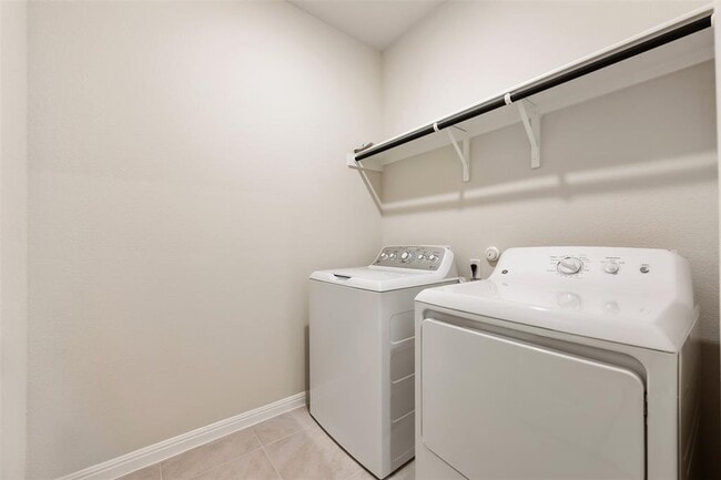 Building Photo - 283 Ranier Wy