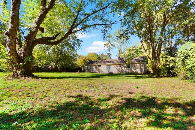 Building Photo - Pet Friendly Four Bedroom!
