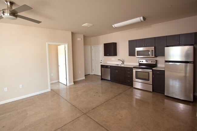 Interior Photo - 1612 Fulton