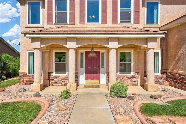 Building Photo - Expansive 5 Bedroom Home in St. George!