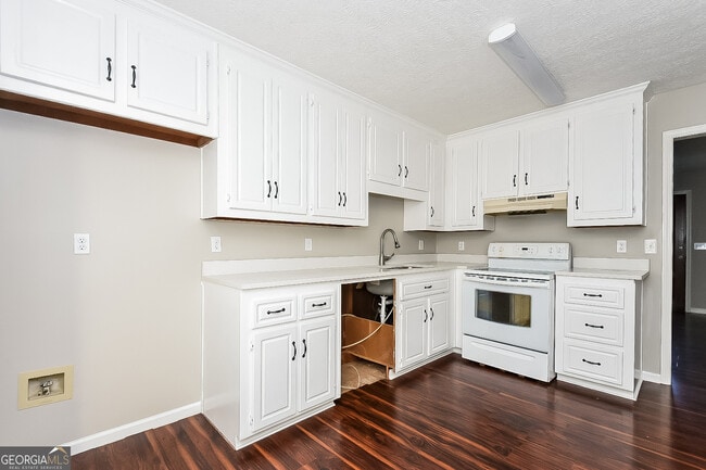 Building Photo - 16 Fairfield Way SW