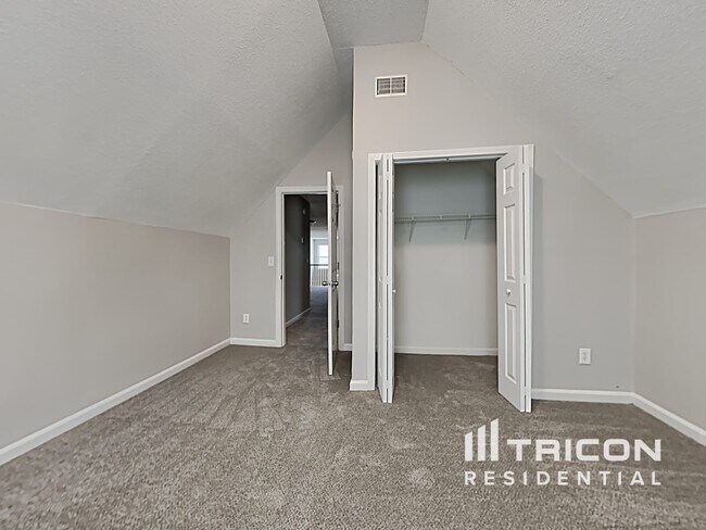 Building Photo - 724 Walton Dr