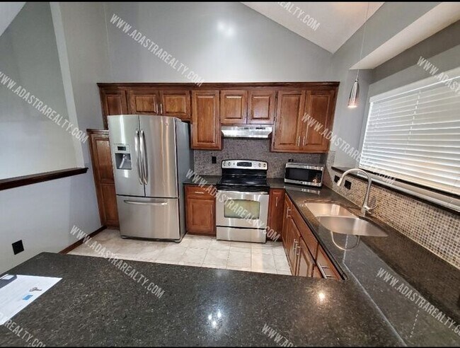 Building Photo - Gorgeous Olathe Home in South Hampton Subdivision-Available in SEPTEMBER!!