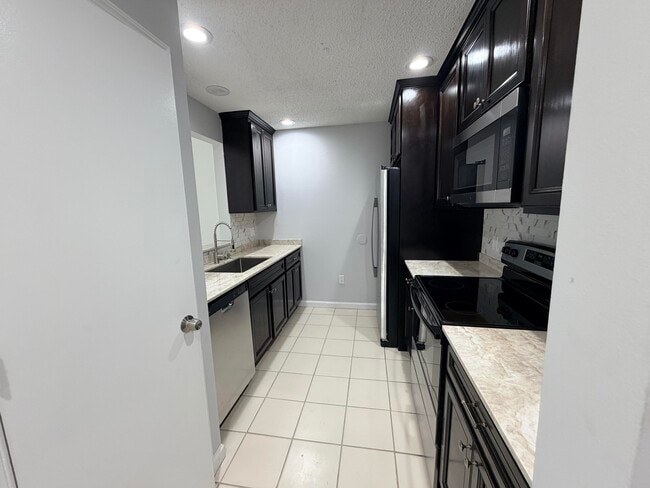 Building Photo - 182 Sparrow Dr