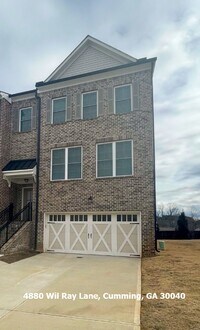 Building Photo - Pet Friendly End Unit Townhome