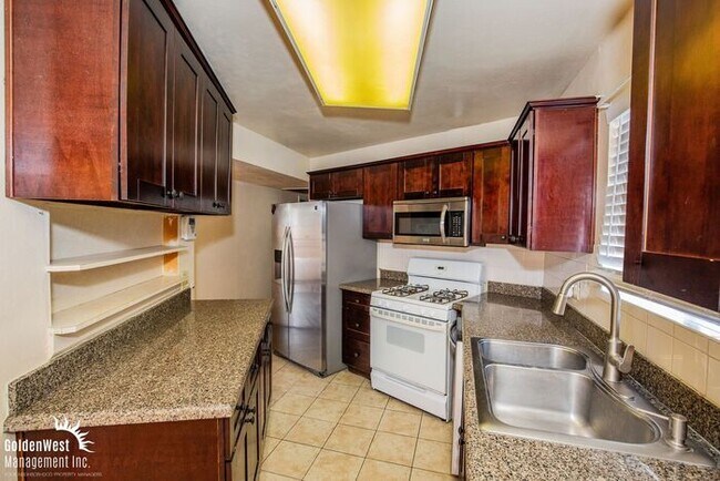 Building Photo - Comfortable 4Bdm 2Ba Home with Fenced Front Yard in Las Vegas! - MI Special