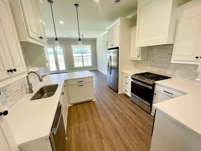 Building Photo - Stunning Germantown School District Rental with Office & Large Fenced Yard