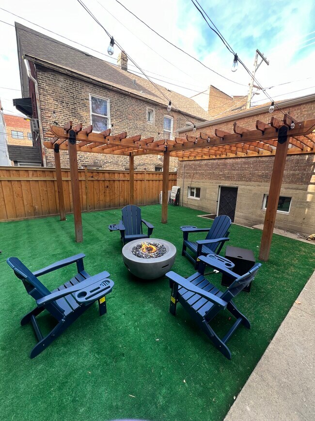 Building Photo - 2110 W 21st Pl