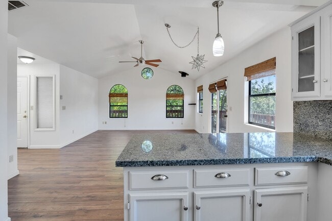 Building Photo - Charming Newly Remodeled 2 Bedroom Home in...