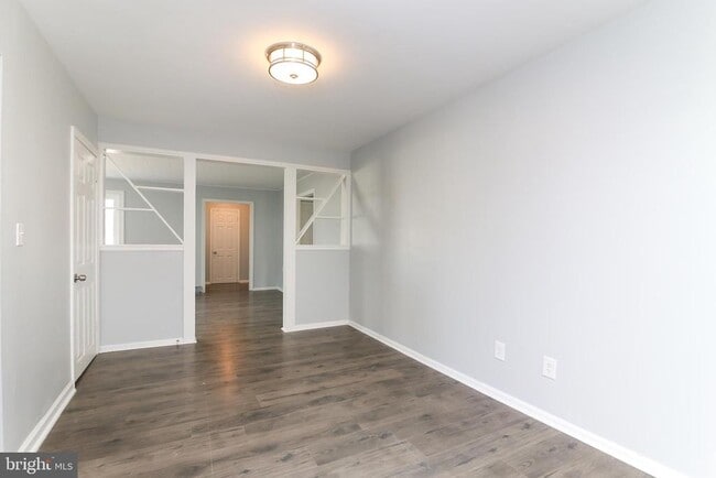 Building Photo - 516 Brooke Ave