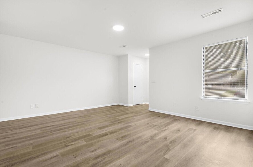 Building Photo - 127 Cedar Grove Dr