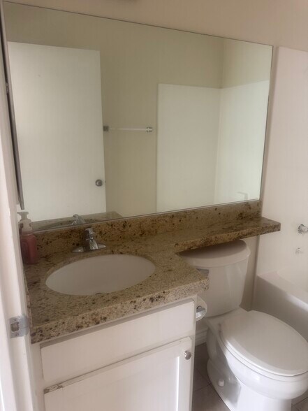 Building Photo - 1357 Armadale Ave
