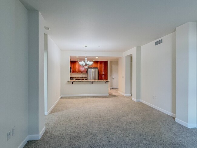 Building Photo - 423 7th St
