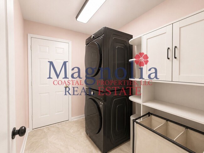 Building Photo - 3 bedrooms, 2 bathrooms in Richmond Hill's Oxford Subdivision