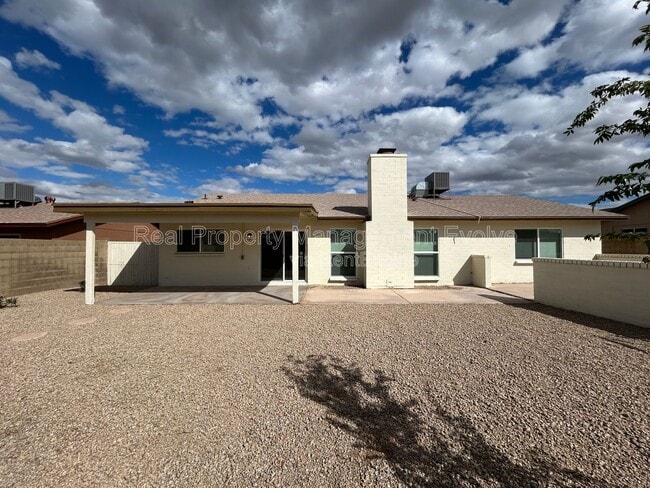 Building Photo - 3416 S Westfall Ave