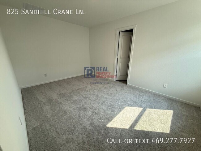 Building Photo - 825 Sandhill Crane Ln