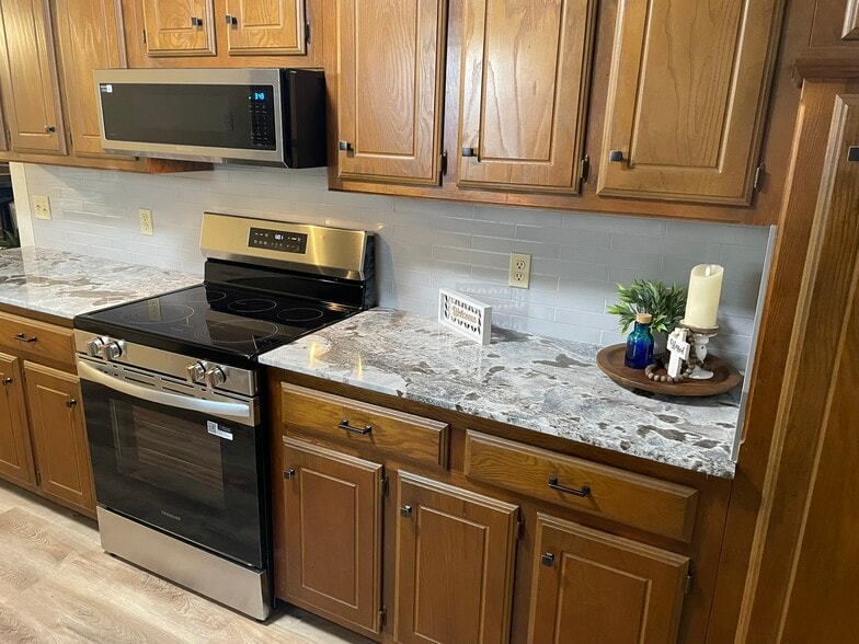 Kitchen - 505 Ramsey St