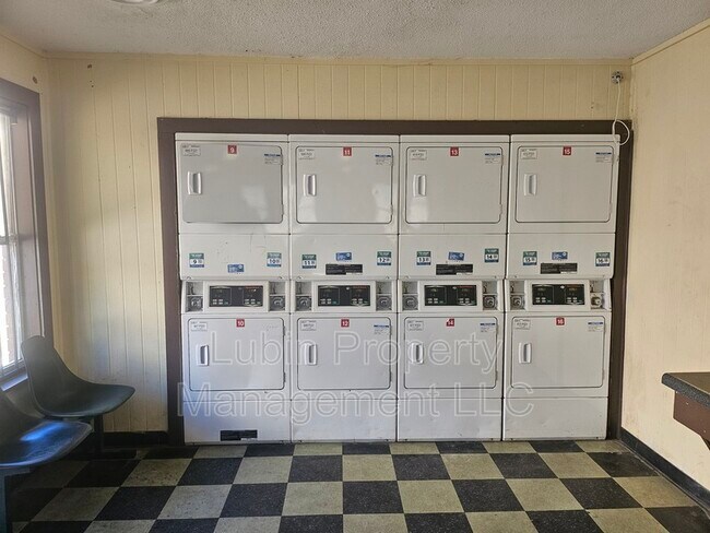 Building Photo - 2849 Coach Dr