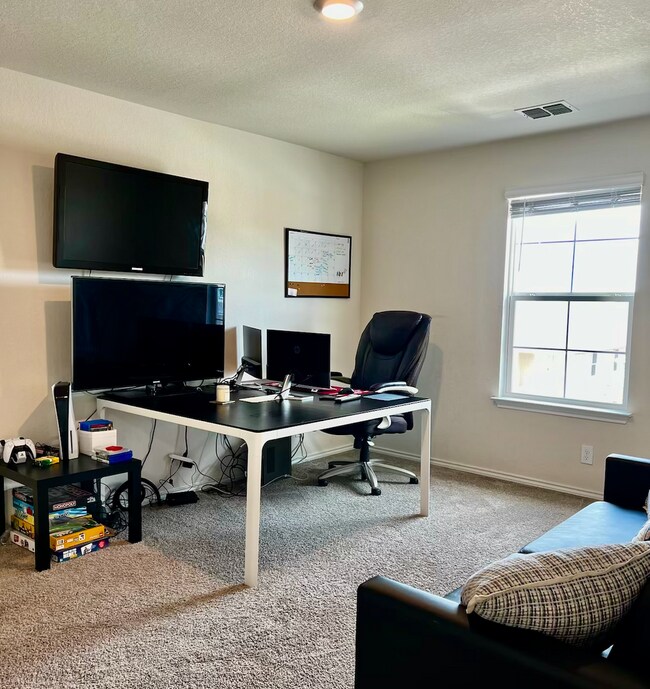 Building Photo - Gorgeous 4 Bedroom New Build in St. Hedwig!