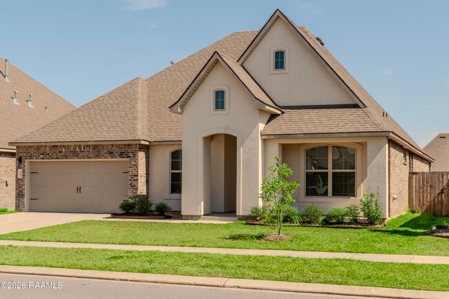 Building Photo - 400 Eastwood Dr