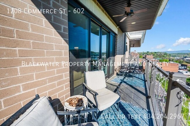 Building Photo - 1208 Commerce St