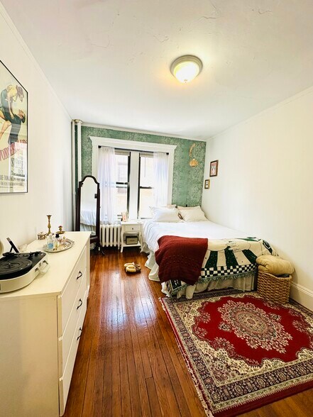 Building Photo - 458 Park Dr