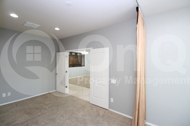 Building Photo - 3159 E Chisum Ln