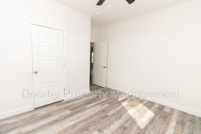 Building Photo - 1213 N Chamberlain Ave