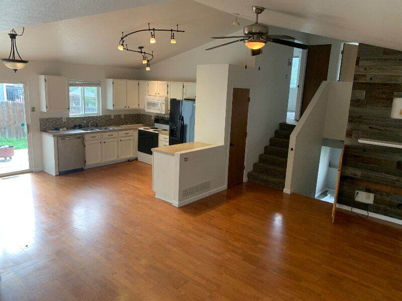 Building Photo - 563 Sundisk Dr