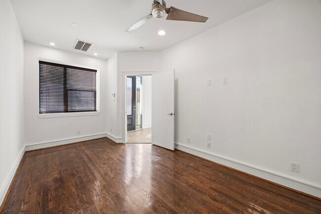 Building Photo - 5707 Schuler St