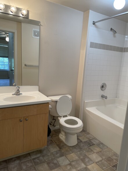 Bathroom - 3021 Nicosh Cir