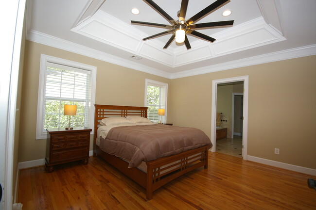 Building Photo - 865 Virginia Cir NE