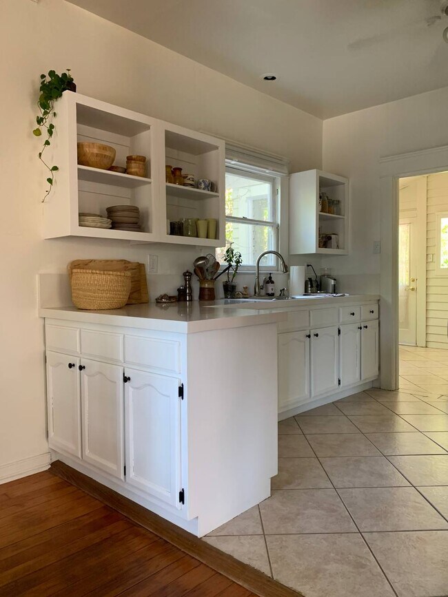 New Quartz Counter Top - 616 N Wilson Ave