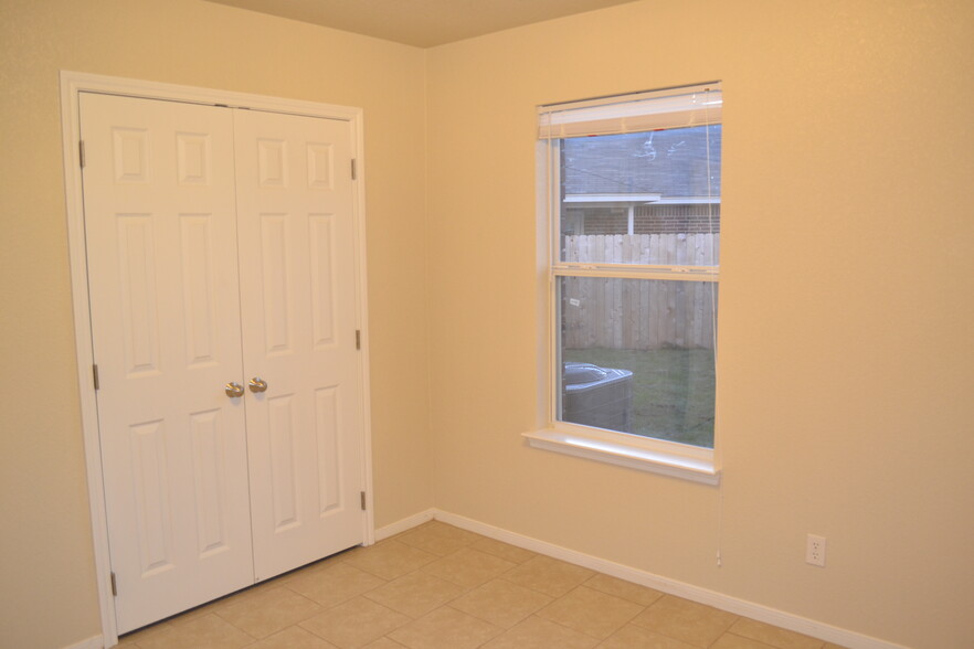 Bedroom #1 with ceiling fan. - 220 Ryan Cir