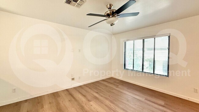 Building Photo - 330 S Farmer Ave