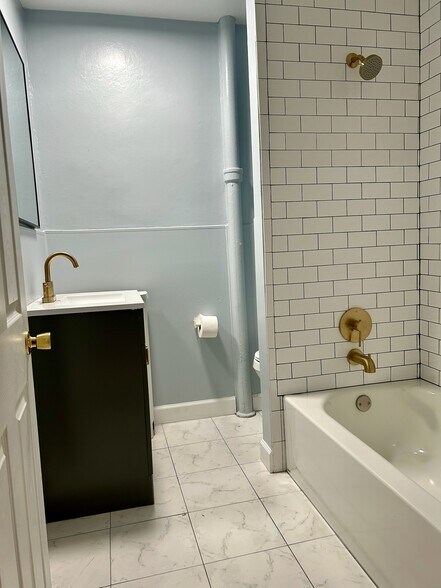 Bathroom - 4146 Eierman Ave