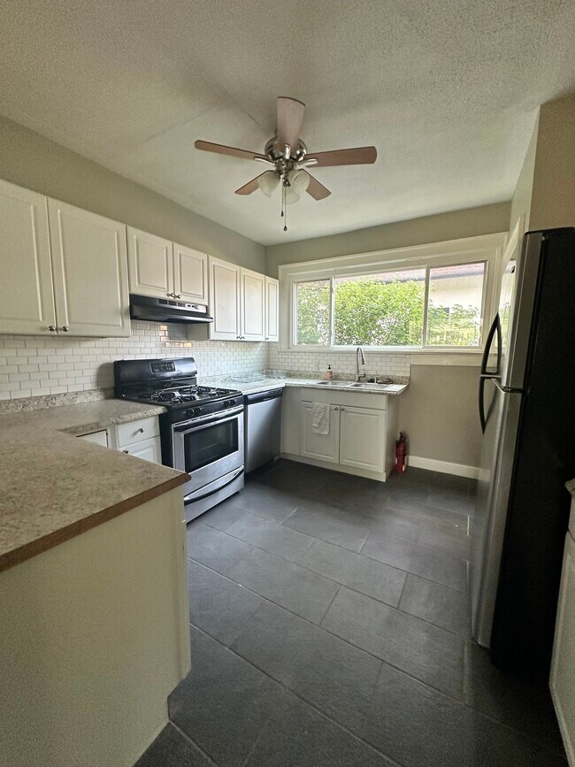 Building Photo - 5228 Carrollton Ave