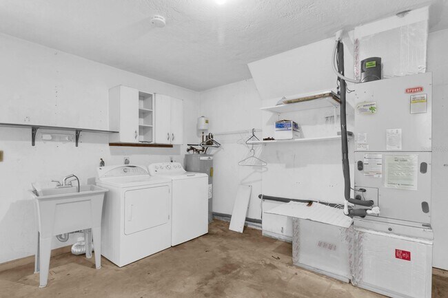 Building Photo - 203 Parkwood Ln