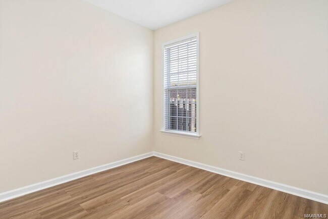 Building Photo - 3412 Crestwood Ln