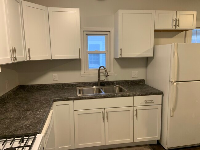 Kitchen - 1329 Blaine Ave