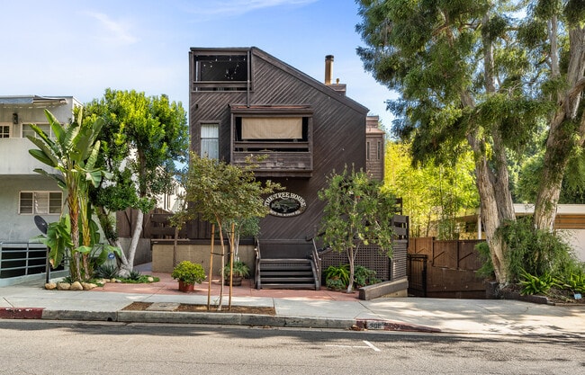 Building Photo - 906 Kings Rd