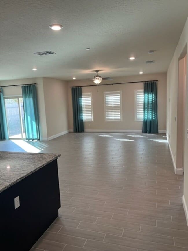 Building Photo - Lennar Ironsides 3 Bed 2 Bath AVAILABLE FOR RENT NOW!