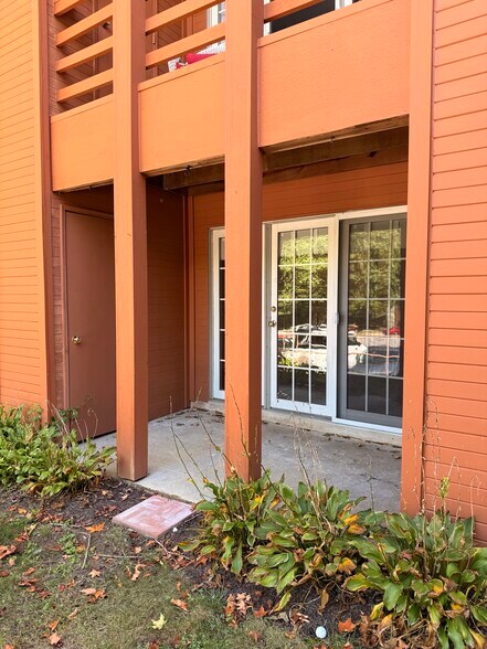 Building Photo - 4934 Columbia Rd