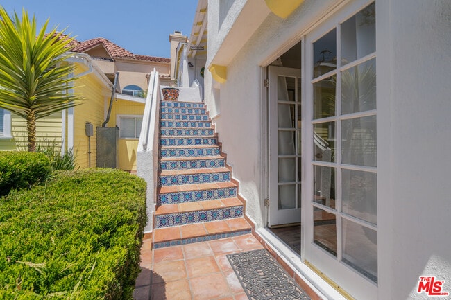 Building Photo - 917 7th St