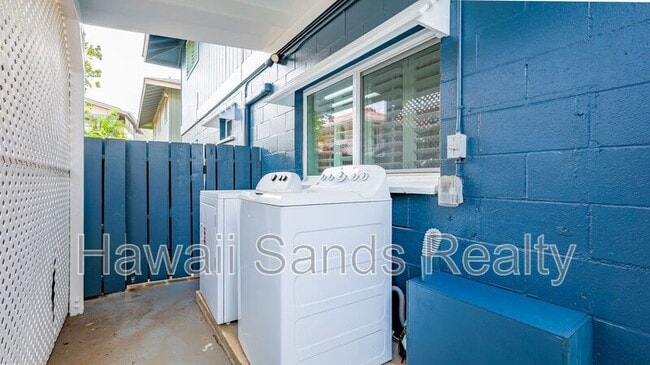 Building Photo - 3331 Hayden St