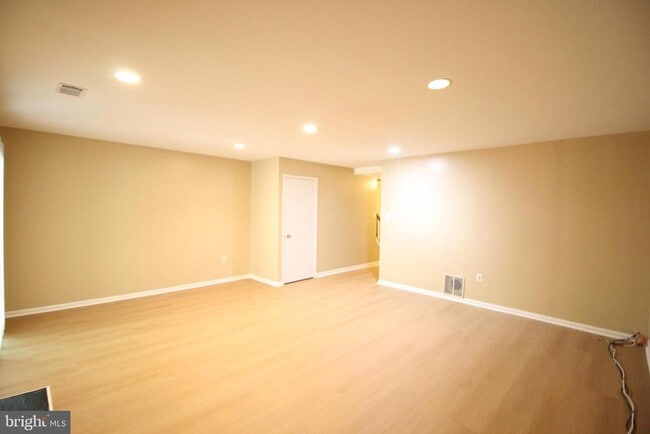 Building Photo - 130 Deer Park Ln